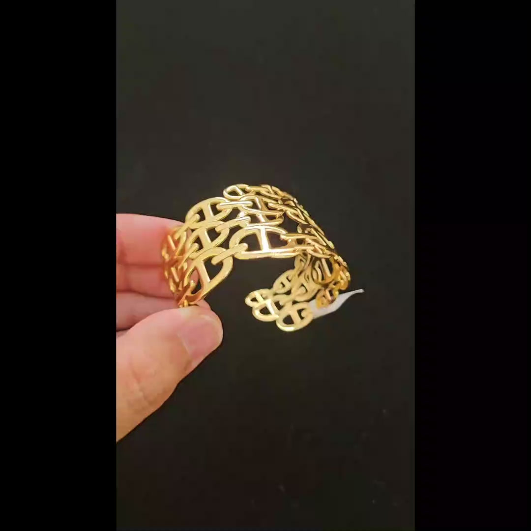 Premium Gold Tone Bracelet