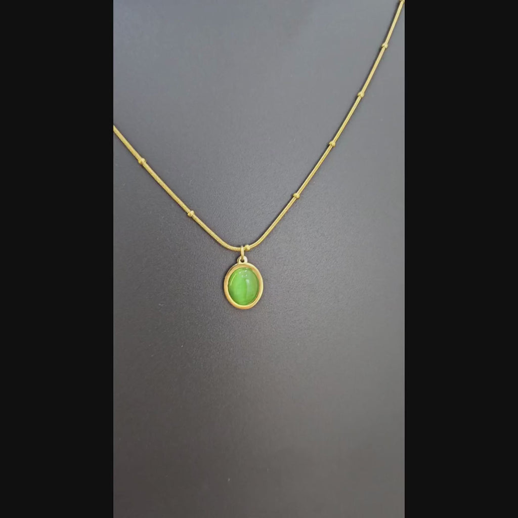 Green Stone Minimal Pendant Necklace (Gold Tone)